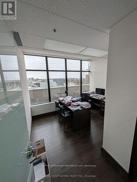 












301 - 10376 YONGE STREET

,
Richmond Hill (Mill Pond),




Ontario
L4C3B8

