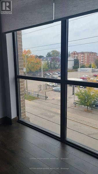 












301 - 10376 YONGE STREET

,
Richmond Hill (Mill Pond),




Ontario
L4C3B8

