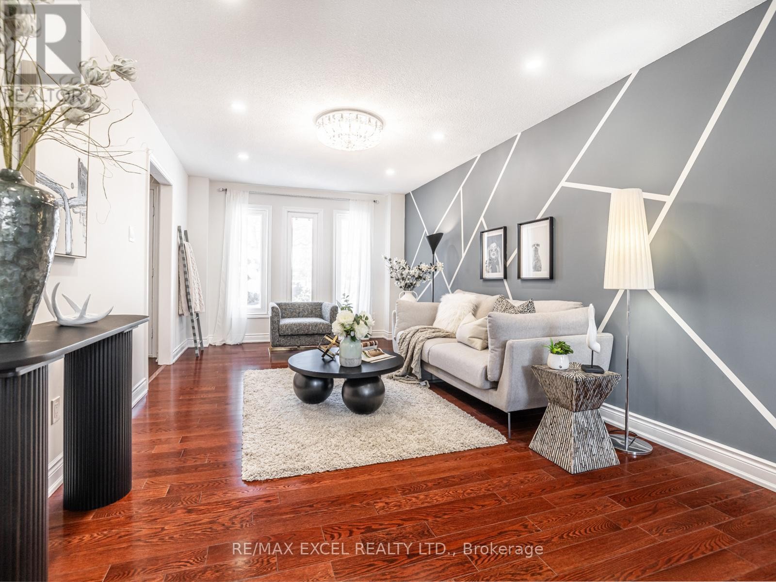 












9 SHADLOCK STREET

,
Markham (Middlefield),




Ontario
L3S3E1

