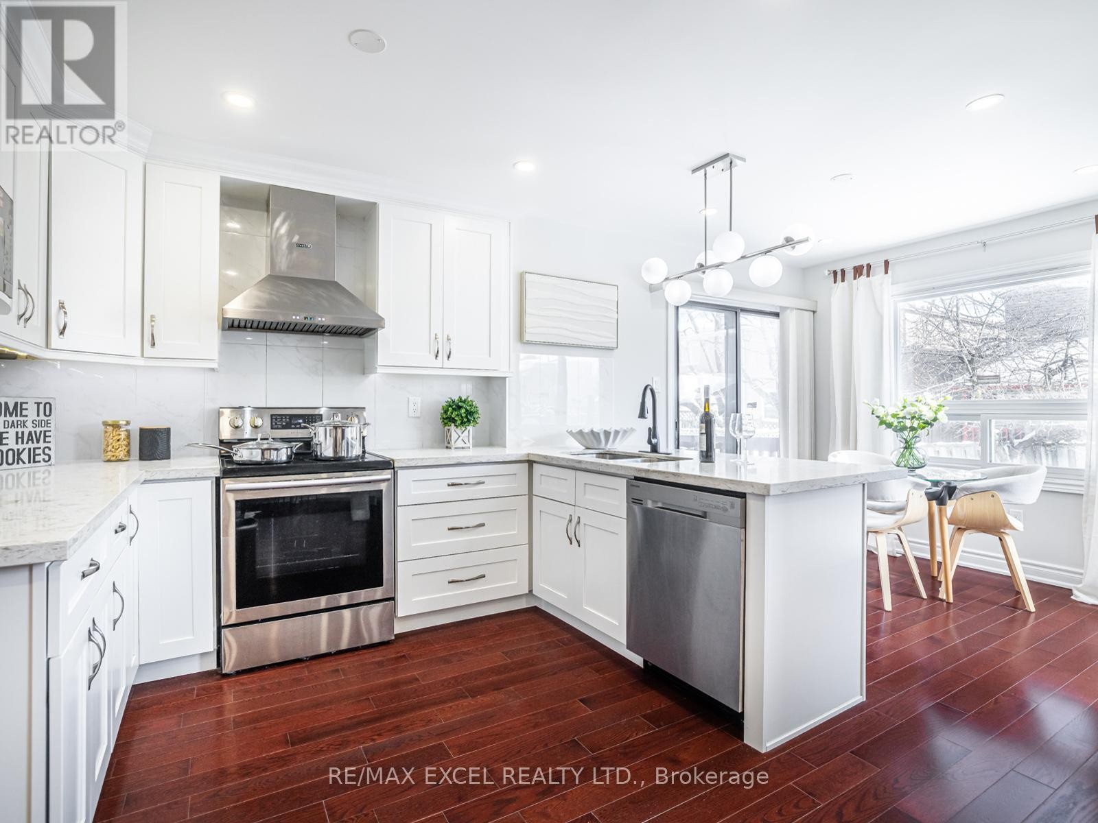 












9 SHADLOCK STREET

,
Markham (Middlefield),




Ontario
L3S3E1

