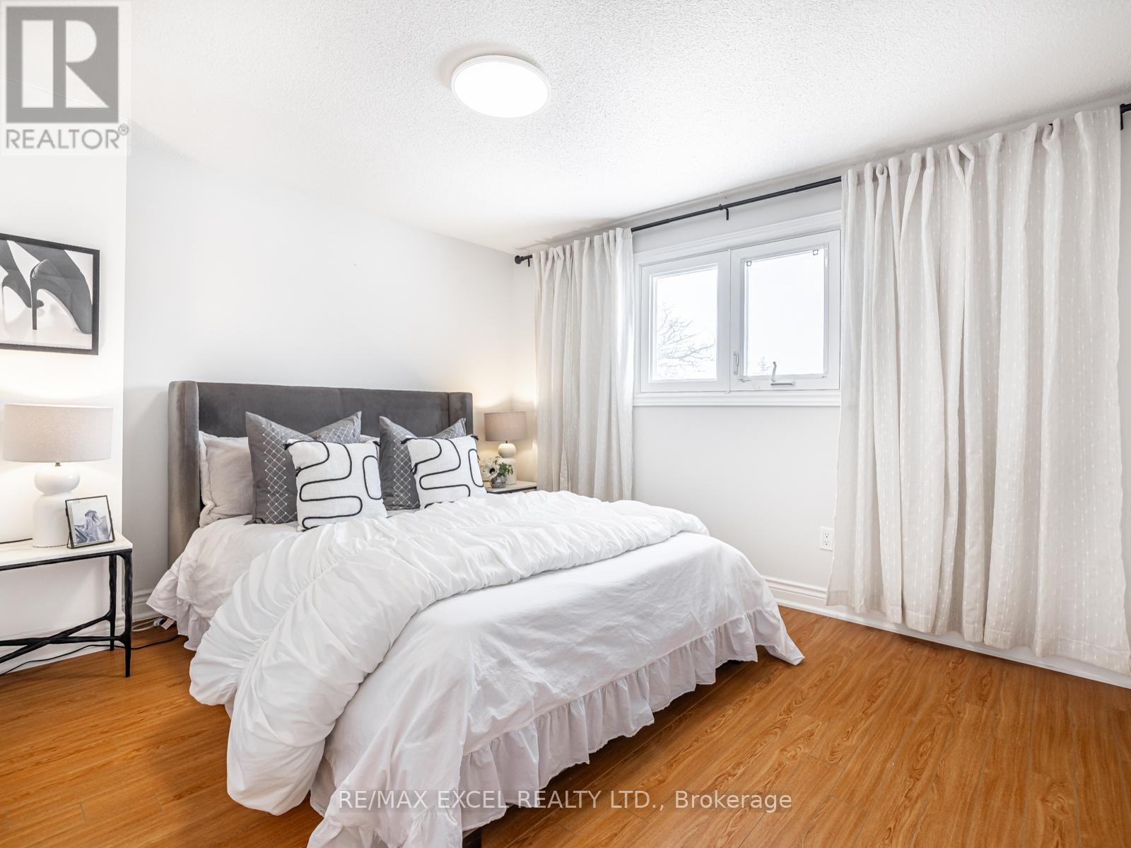 












9 SHADLOCK STREET

,
Markham (Middlefield),




Ontario
L3S3E1

