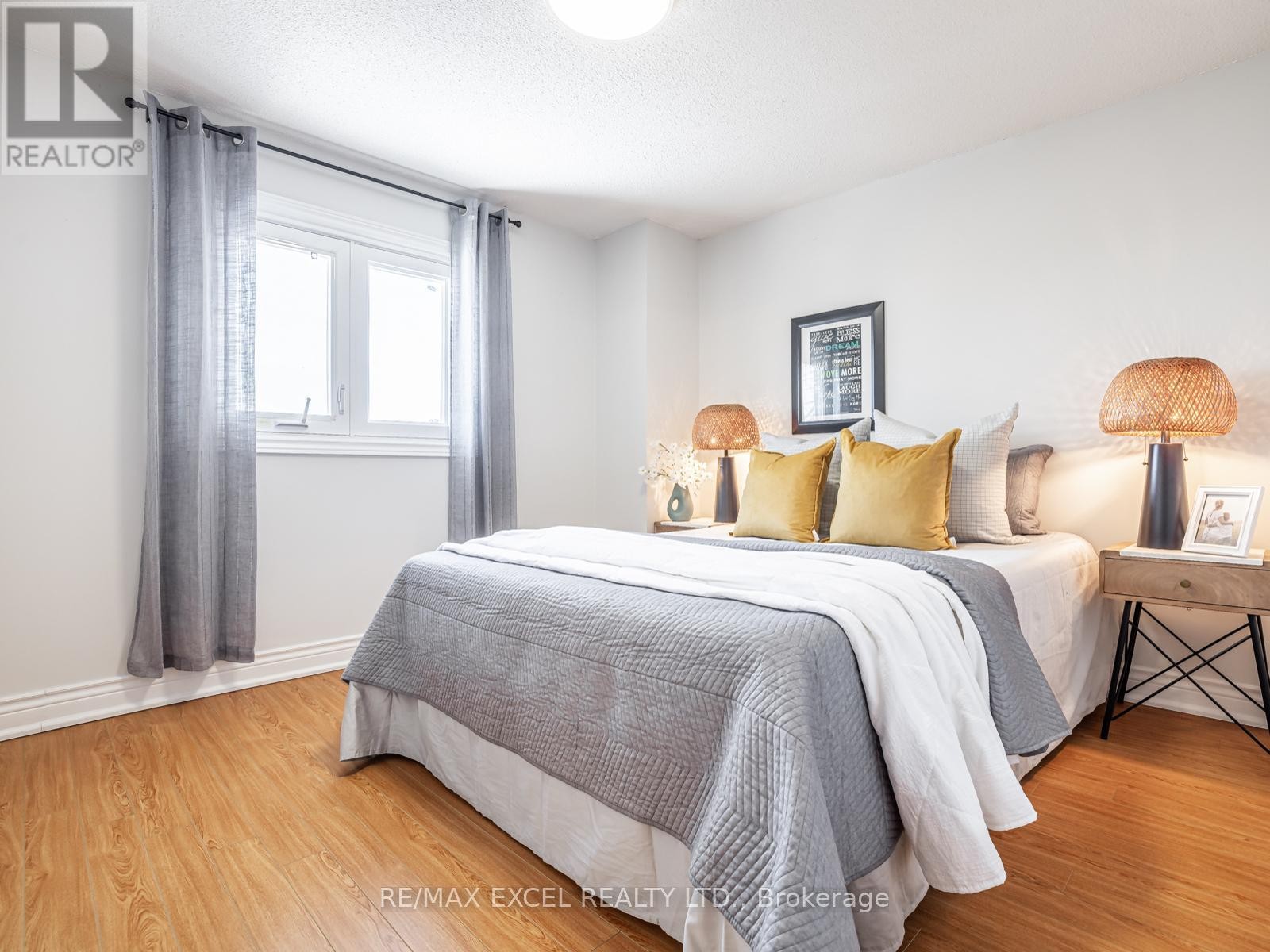 












9 SHADLOCK STREET

,
Markham (Middlefield),




Ontario
L3S3E1

