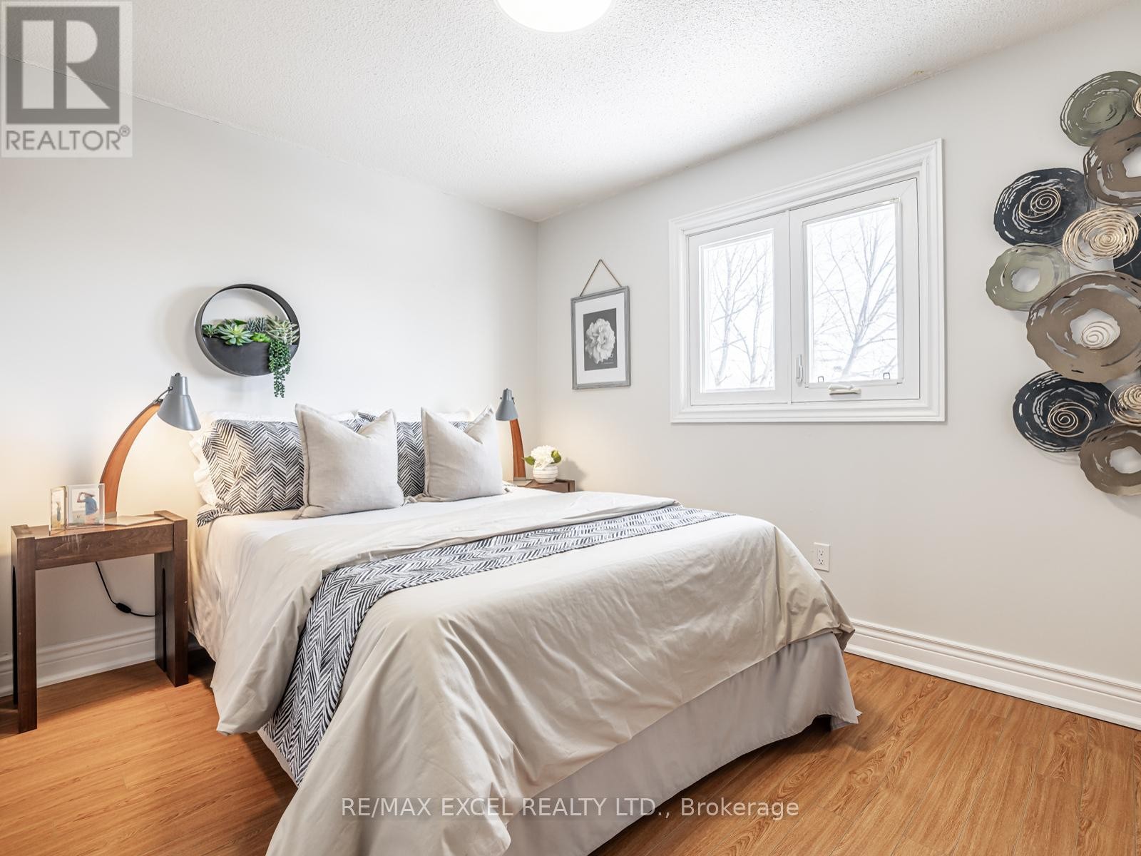 












9 SHADLOCK STREET

,
Markham (Middlefield),




Ontario
L3S3E1

