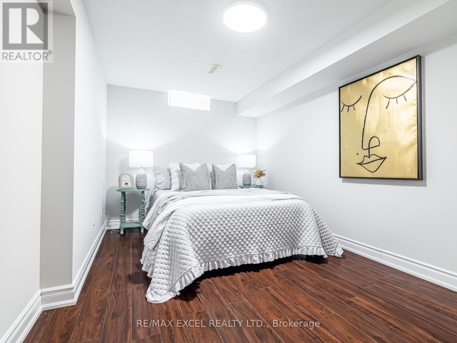 












9 SHADLOCK STREET

,
Markham (Middlefield),




Ontario
L3S3E1

