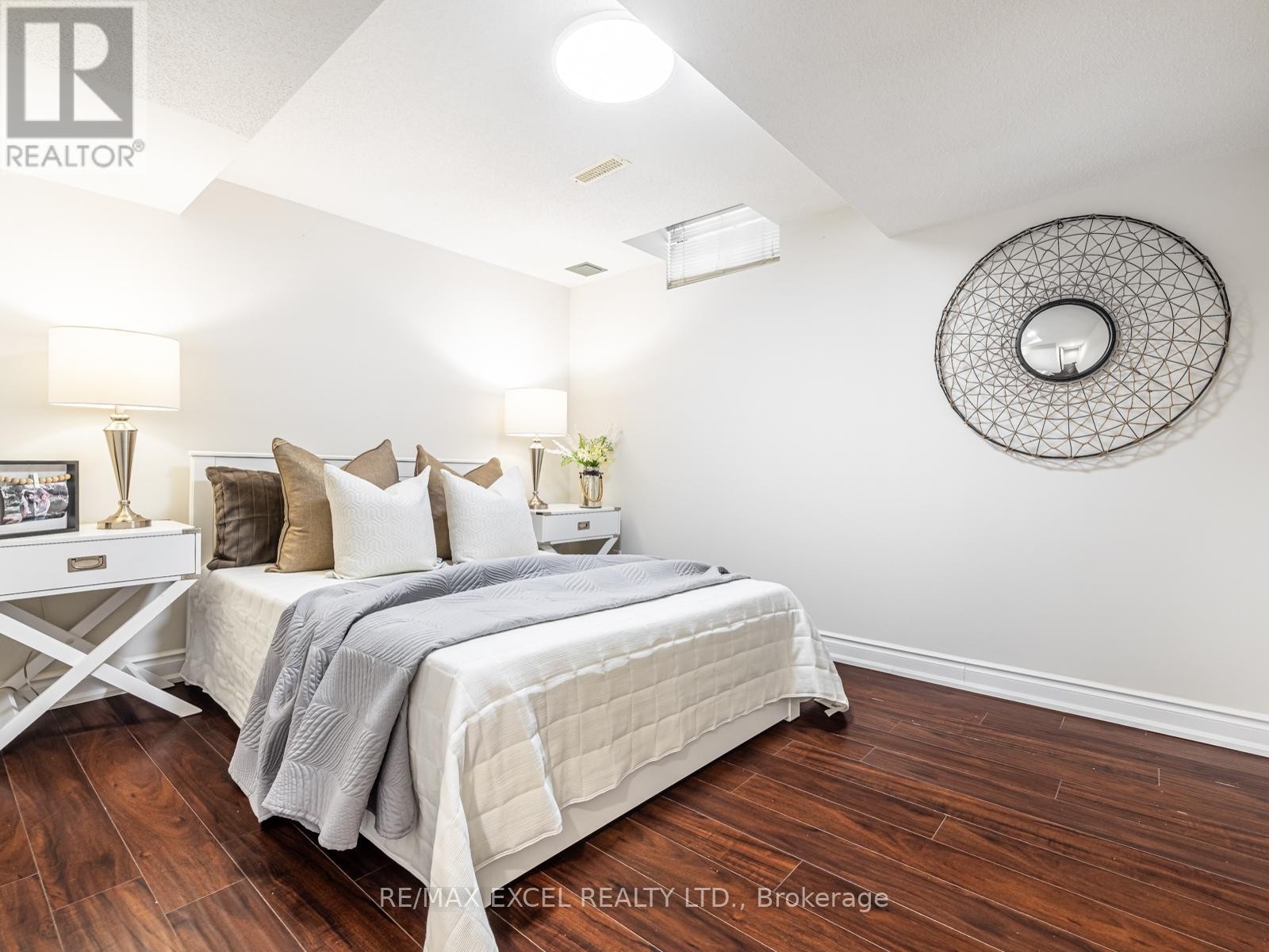 












9 SHADLOCK STREET

,
Markham (Middlefield),




Ontario
L3S3E1

