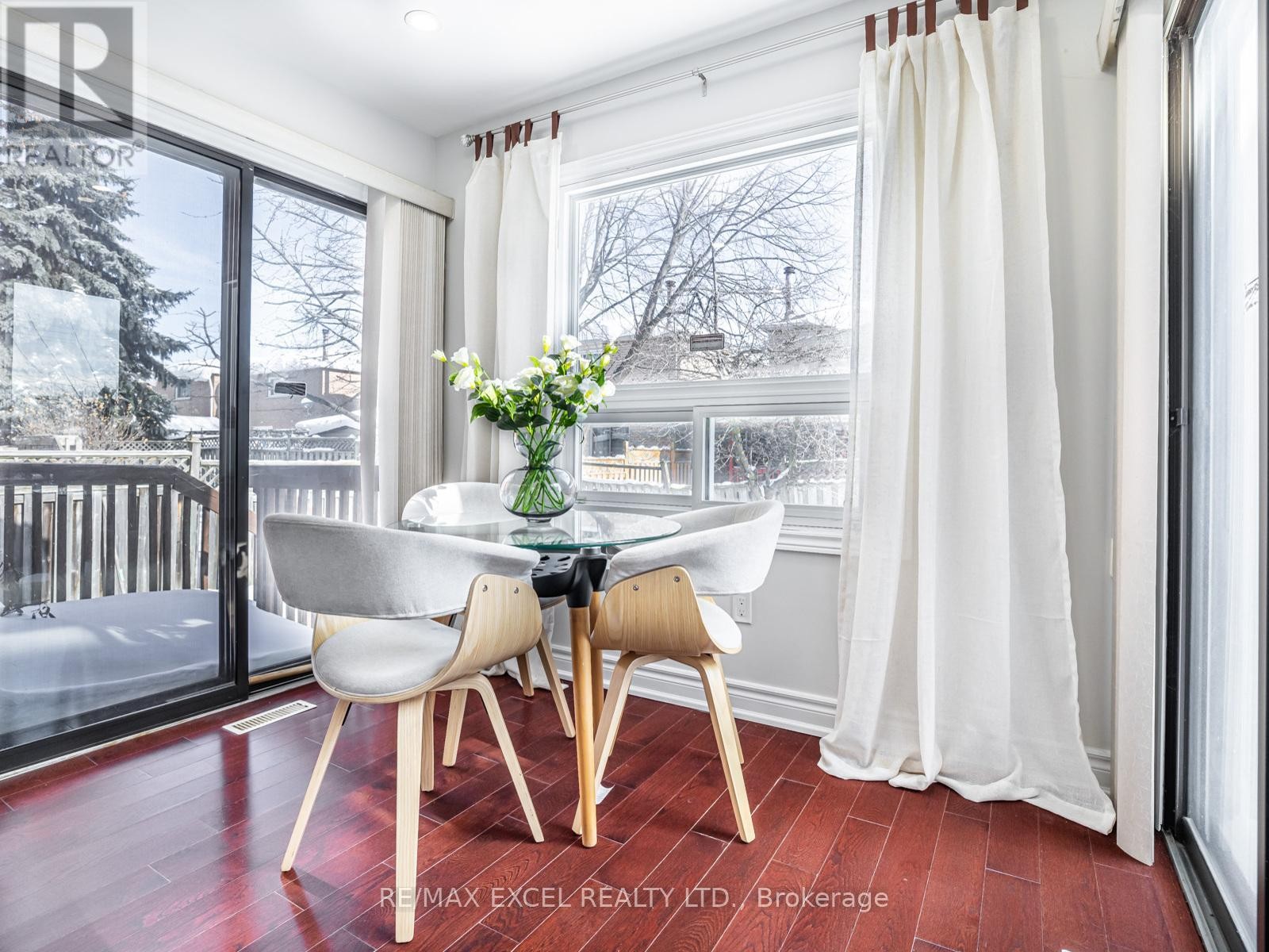 












9 SHADLOCK STREET

,
Markham (Middlefield),




Ontario
L3S3E1

