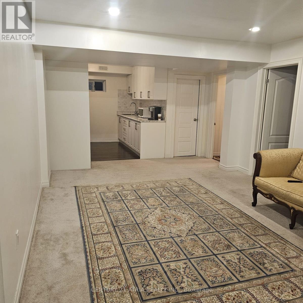 












82 VANTAGE LOOP

,
Newmarket (Woodland Hill),




Ontario
L3X0K8

