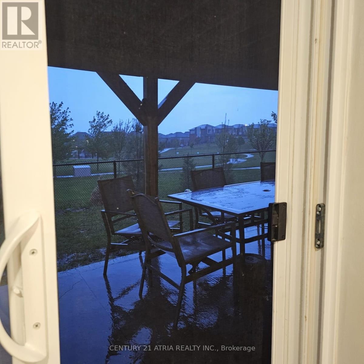 












82 VANTAGE LOOP

,
Newmarket (Woodland Hill),




Ontario
L3X0K8

