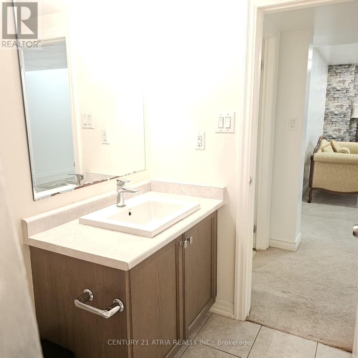 












82 VANTAGE LOOP

,
Newmarket (Woodland Hill),




Ontario
L3X0K8

