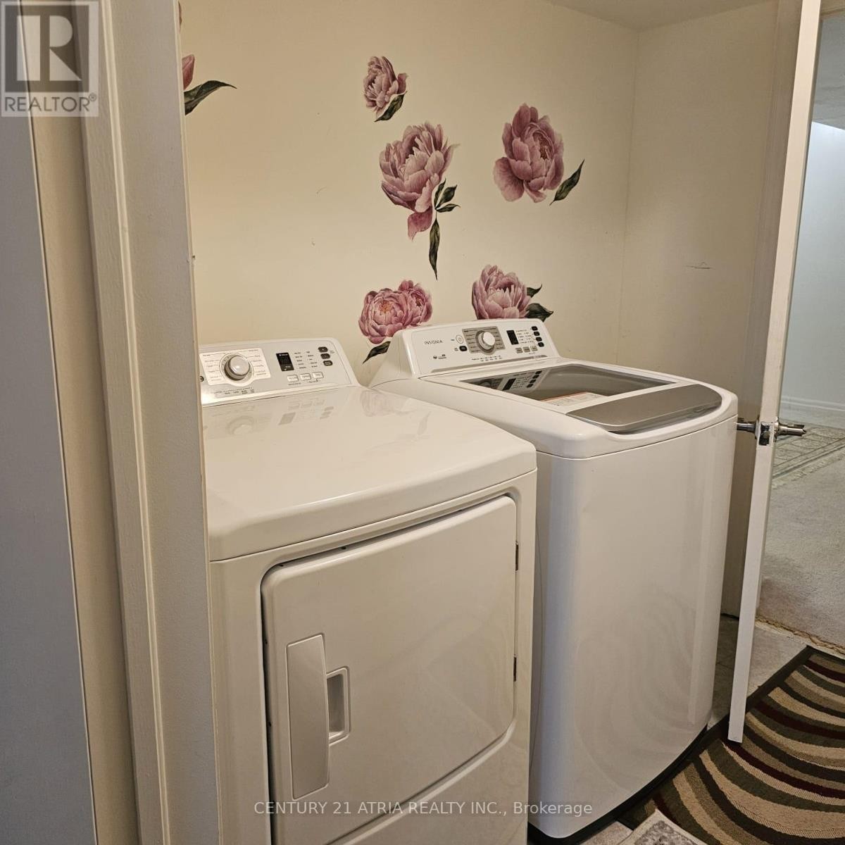 












82 VANTAGE LOOP

,
Newmarket (Woodland Hill),




Ontario
L3X0K8

