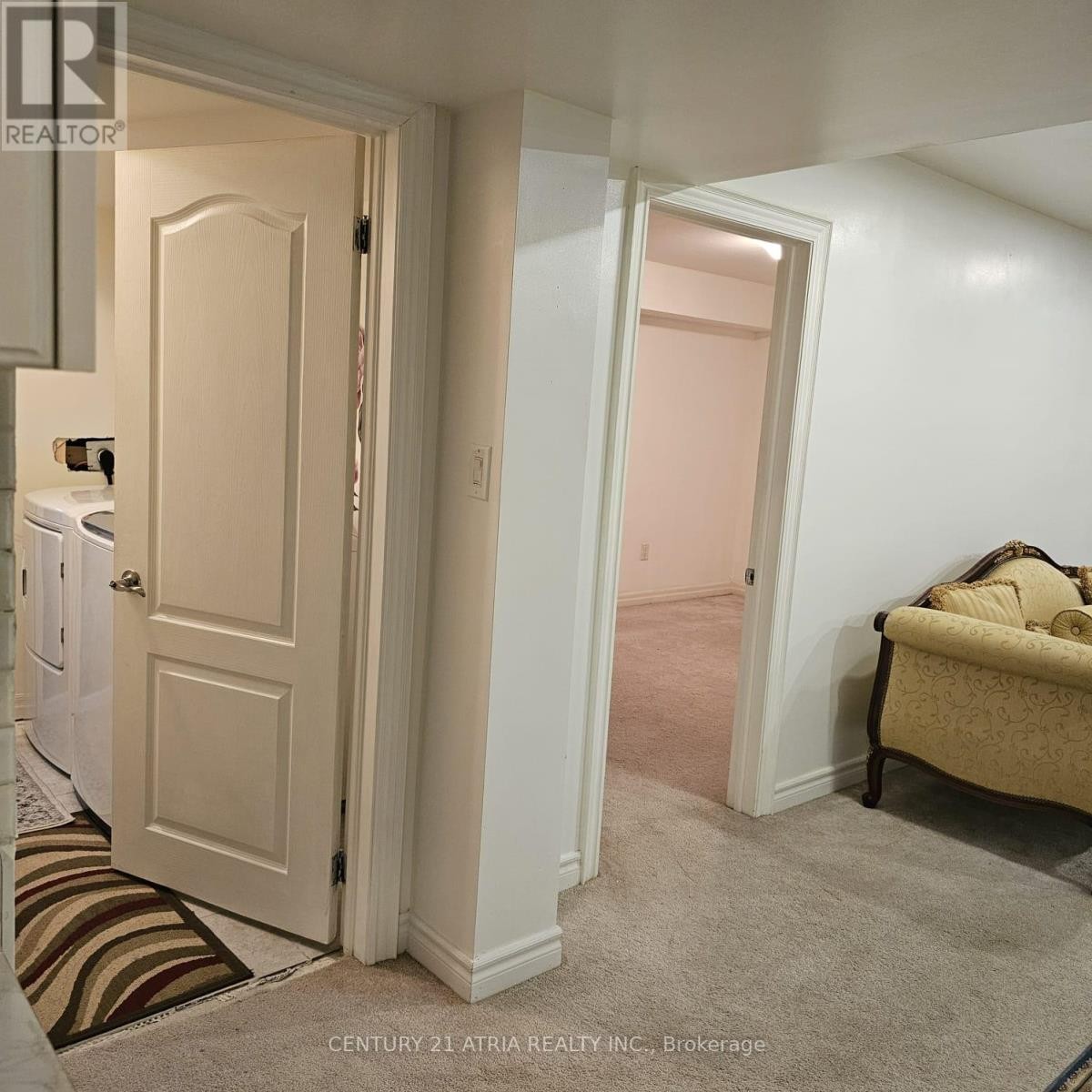 












82 VANTAGE LOOP

,
Newmarket (Woodland Hill),




Ontario
L3X0K8

