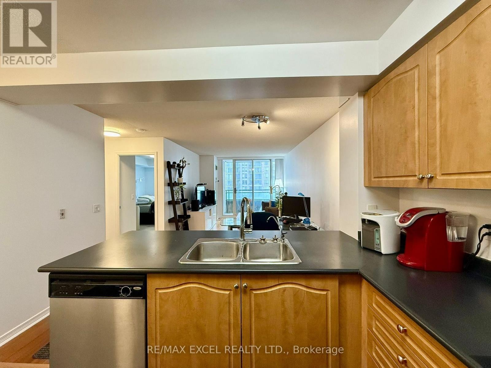 












712 - 350 RED MAPLE ROAD

,
Richmond Hill (Langstaff),




Ontario
L4C0T5

