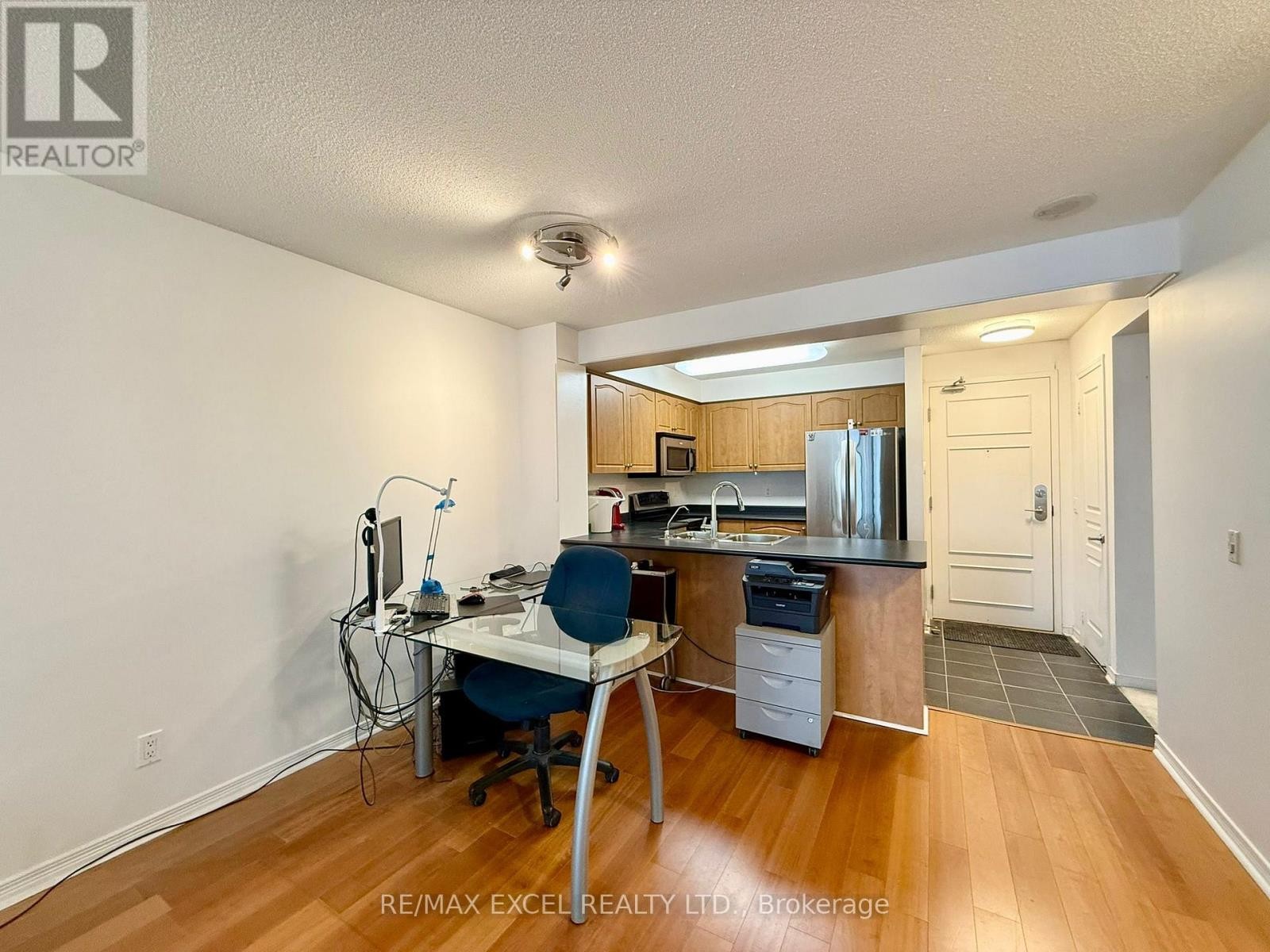 












712 - 350 RED MAPLE ROAD

,
Richmond Hill (Langstaff),




Ontario
L4C0T5

