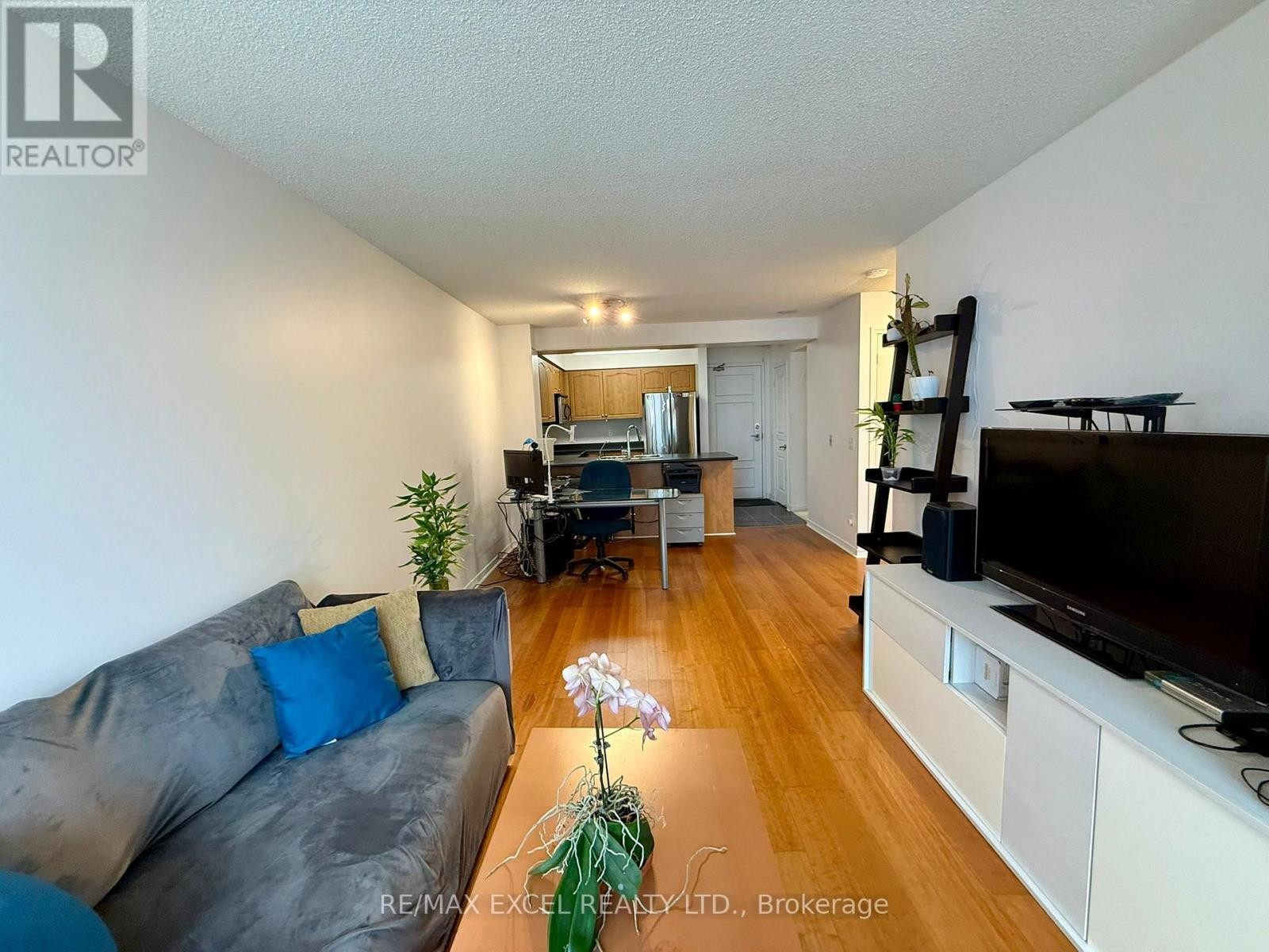 












712 - 350 RED MAPLE ROAD

,
Richmond Hill (Langstaff),




Ontario
L4C0T5

