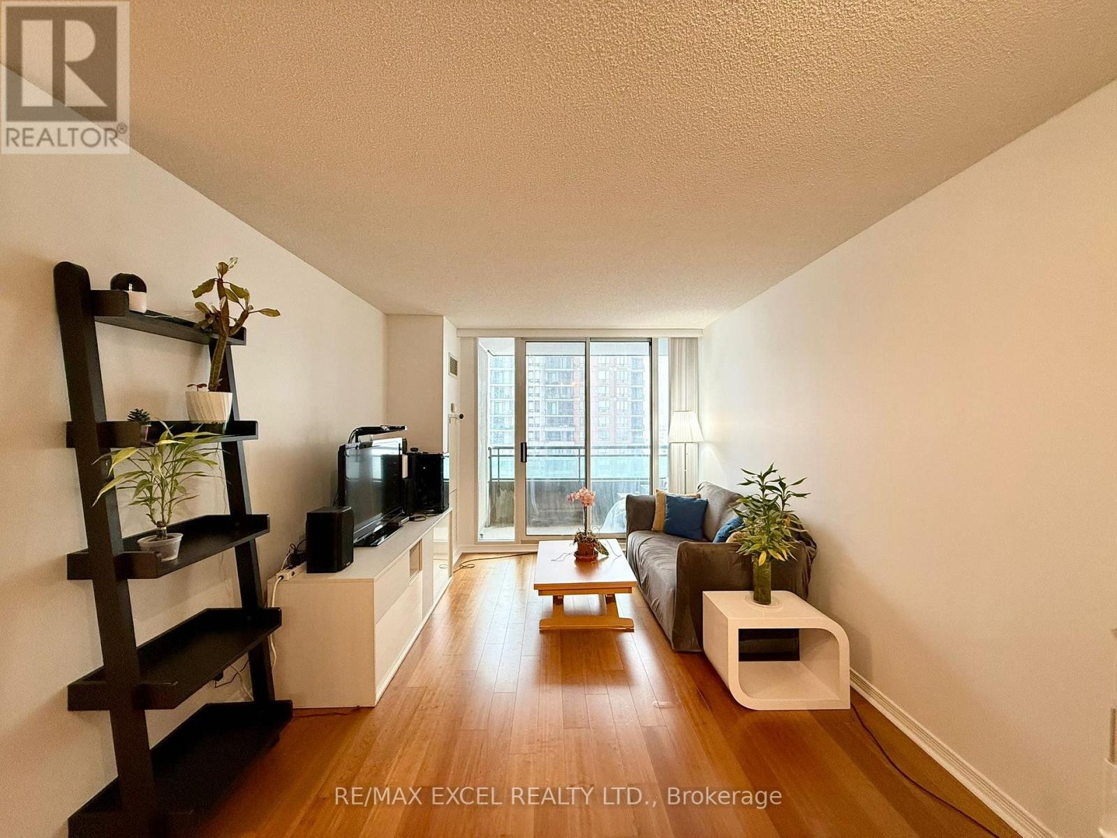 












712 - 350 RED MAPLE ROAD

,
Richmond Hill (Langstaff),




Ontario
L4C0T5

