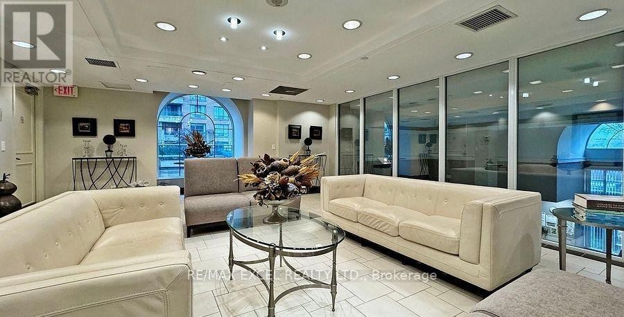 












712 - 350 RED MAPLE ROAD

,
Richmond Hill (Langstaff),




Ontario
L4C0T5

