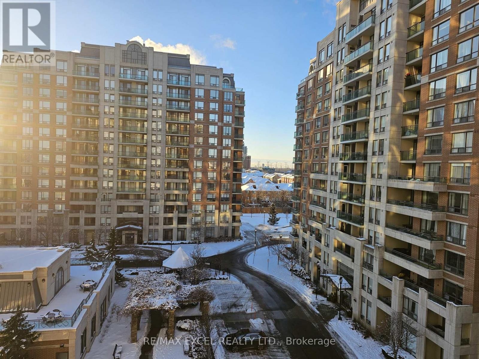 












712 - 350 RED MAPLE ROAD

,
Richmond Hill (Langstaff),




Ontario
L4C0T5

