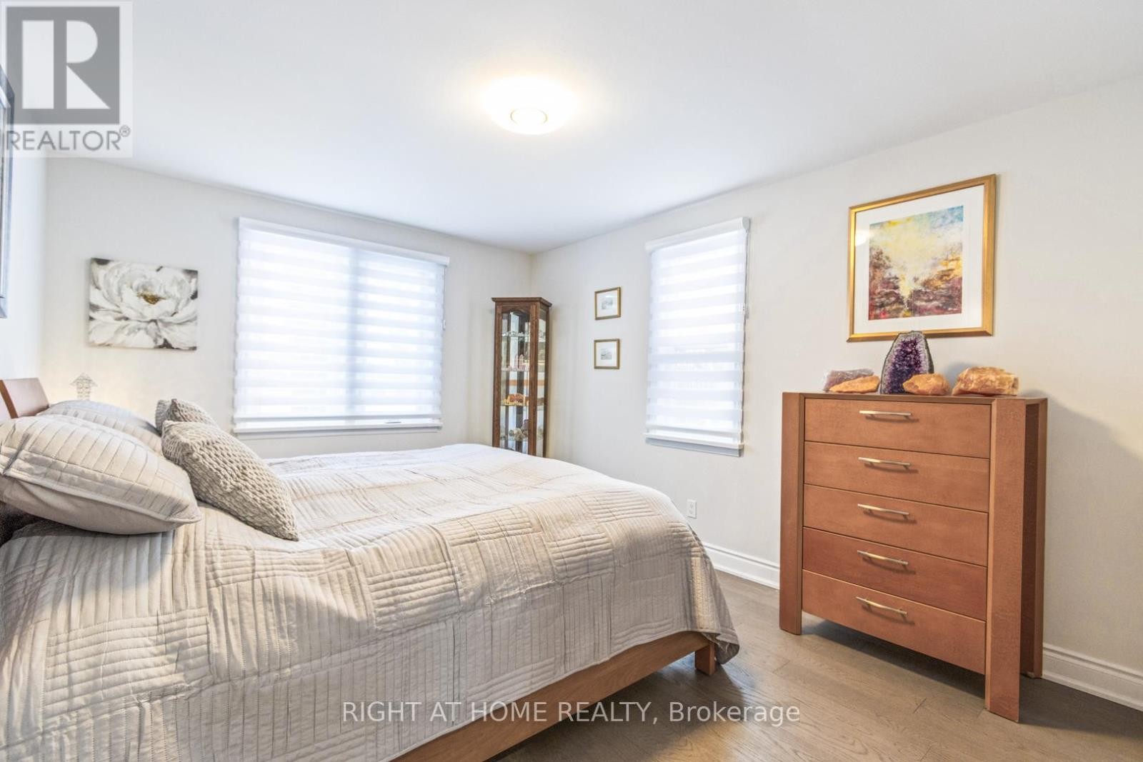 












735 SRIGLEY STREET

,
Newmarket (Gorham-College Manor),




Ontario
L3Y1X6

