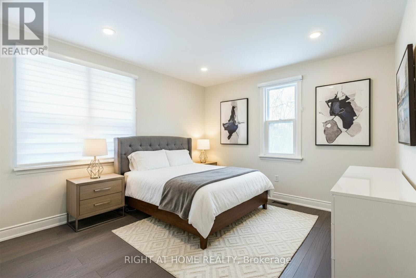 












735 SRIGLEY STREET

,
Newmarket (Gorham-College Manor),




Ontario
L3Y1X6

