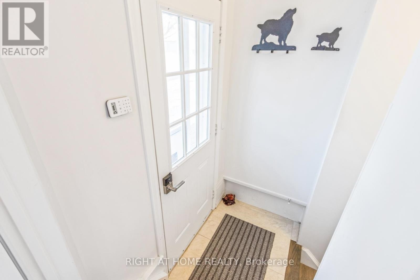 












735 SRIGLEY STREET

,
Newmarket (Gorham-College Manor),




Ontario
L3Y1X6

