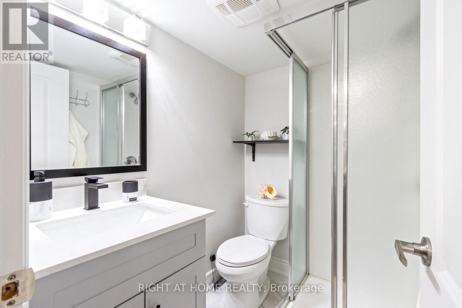 












735 SRIGLEY STREET

,
Newmarket (Gorham-College Manor),




Ontario
L3Y1X6

