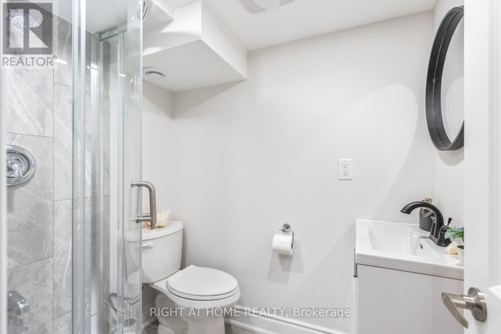 












735 SRIGLEY STREET

,
Newmarket (Gorham-College Manor),




Ontario
L3Y1X6

