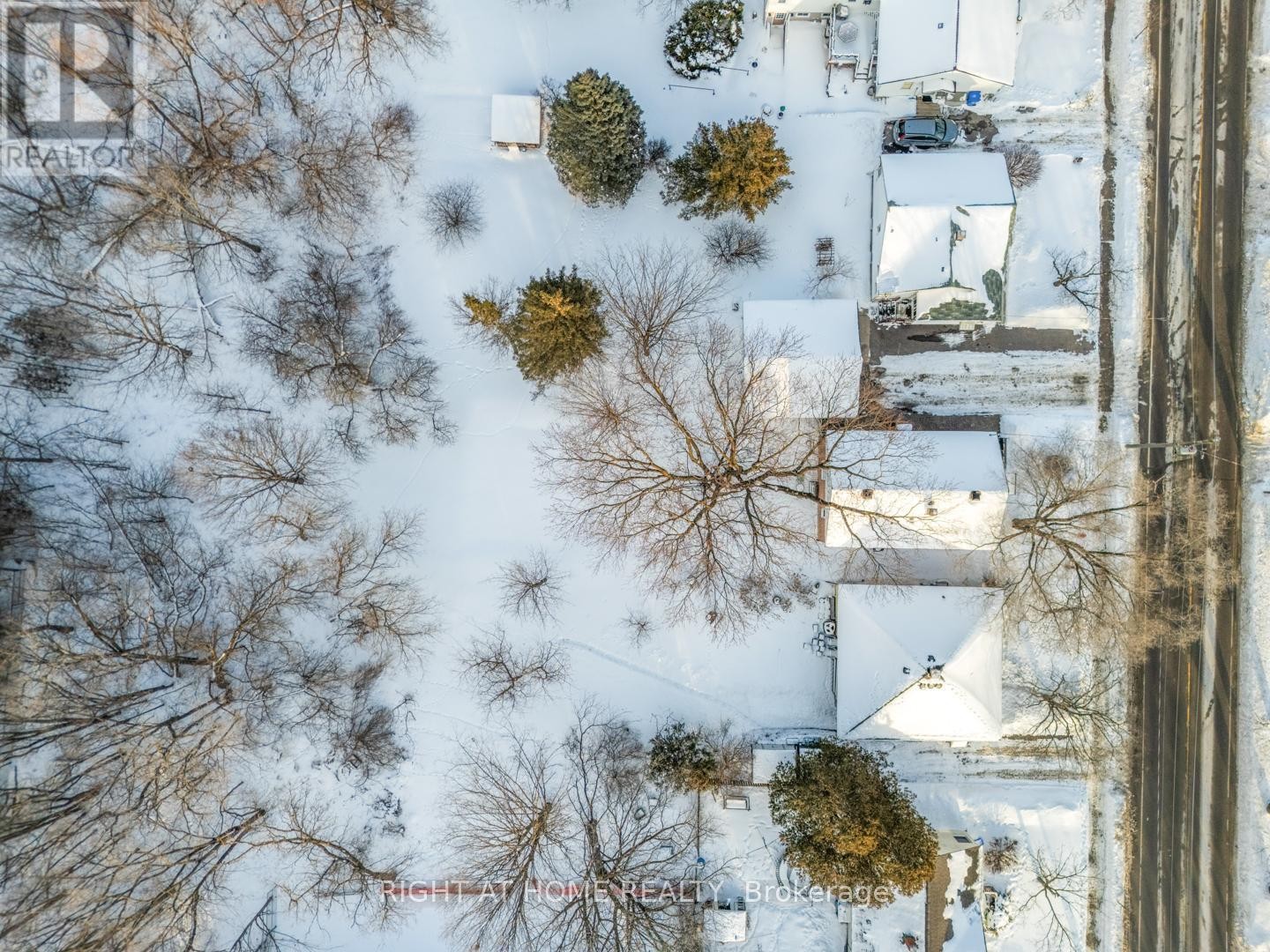 












735 SRIGLEY STREET

,
Newmarket (Gorham-College Manor),




Ontario
L3Y1X6

