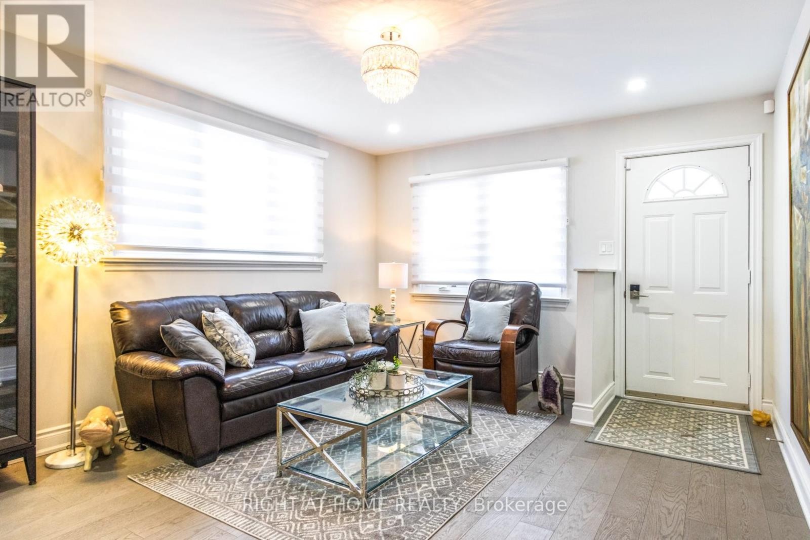 












735 SRIGLEY STREET

,
Newmarket (Gorham-College Manor),




Ontario
L3Y1X6

