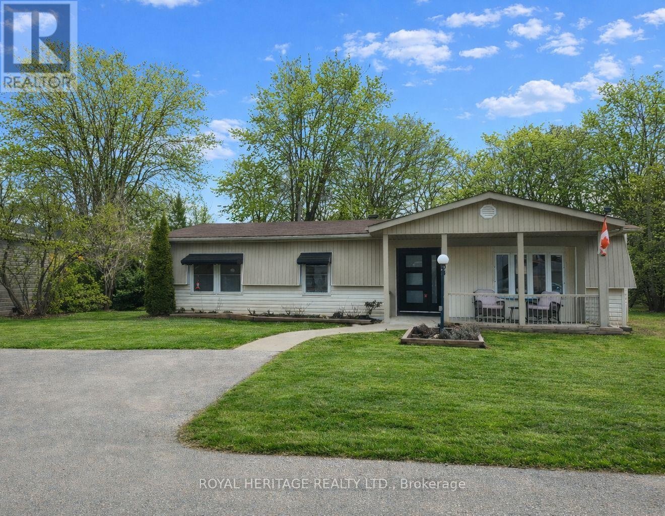 












104 LINDEN LANE

,
Innisfil,




Ontario
L9S1N4

