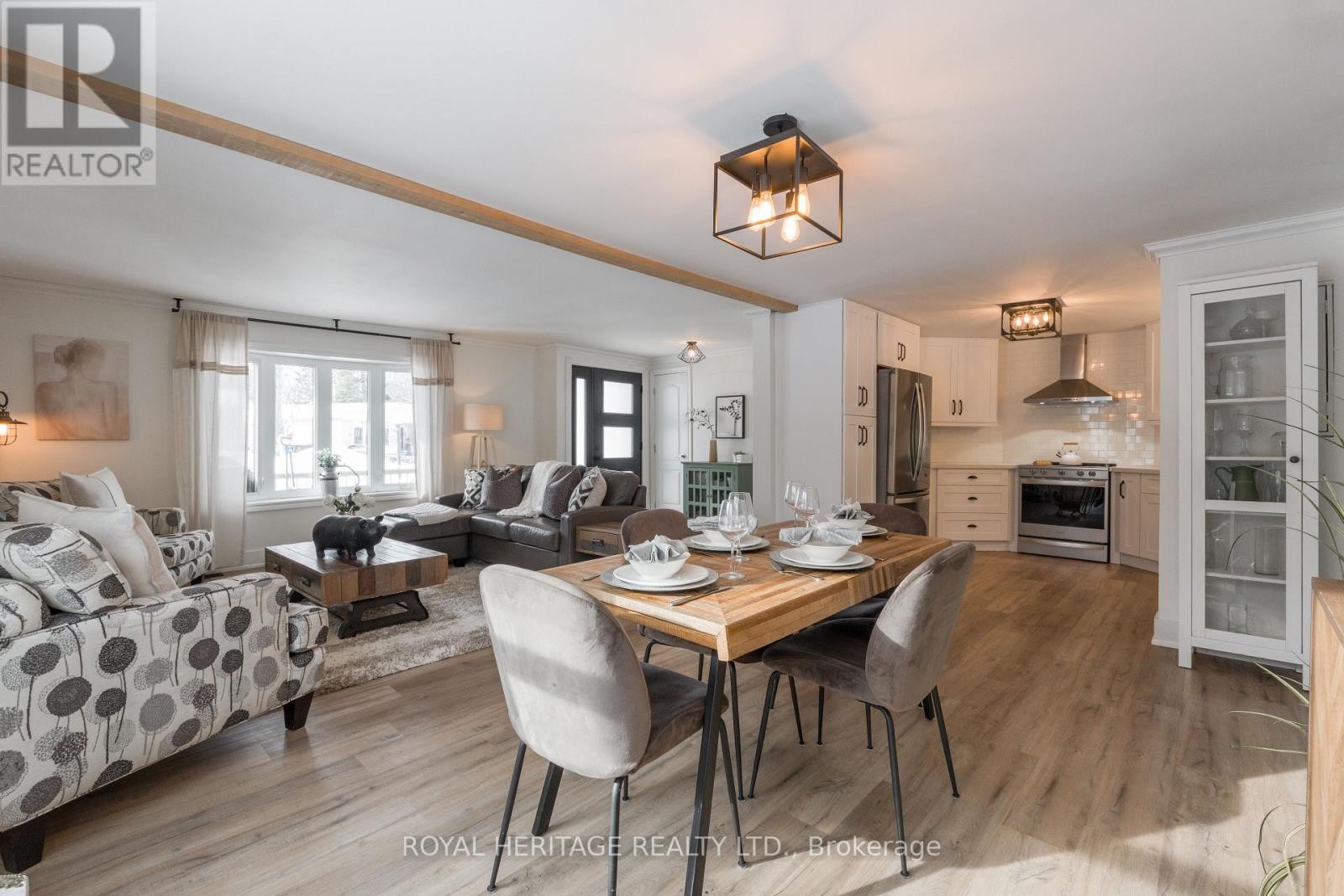 












104 LINDEN LANE

,
Innisfil,




Ontario
L9S1N4

