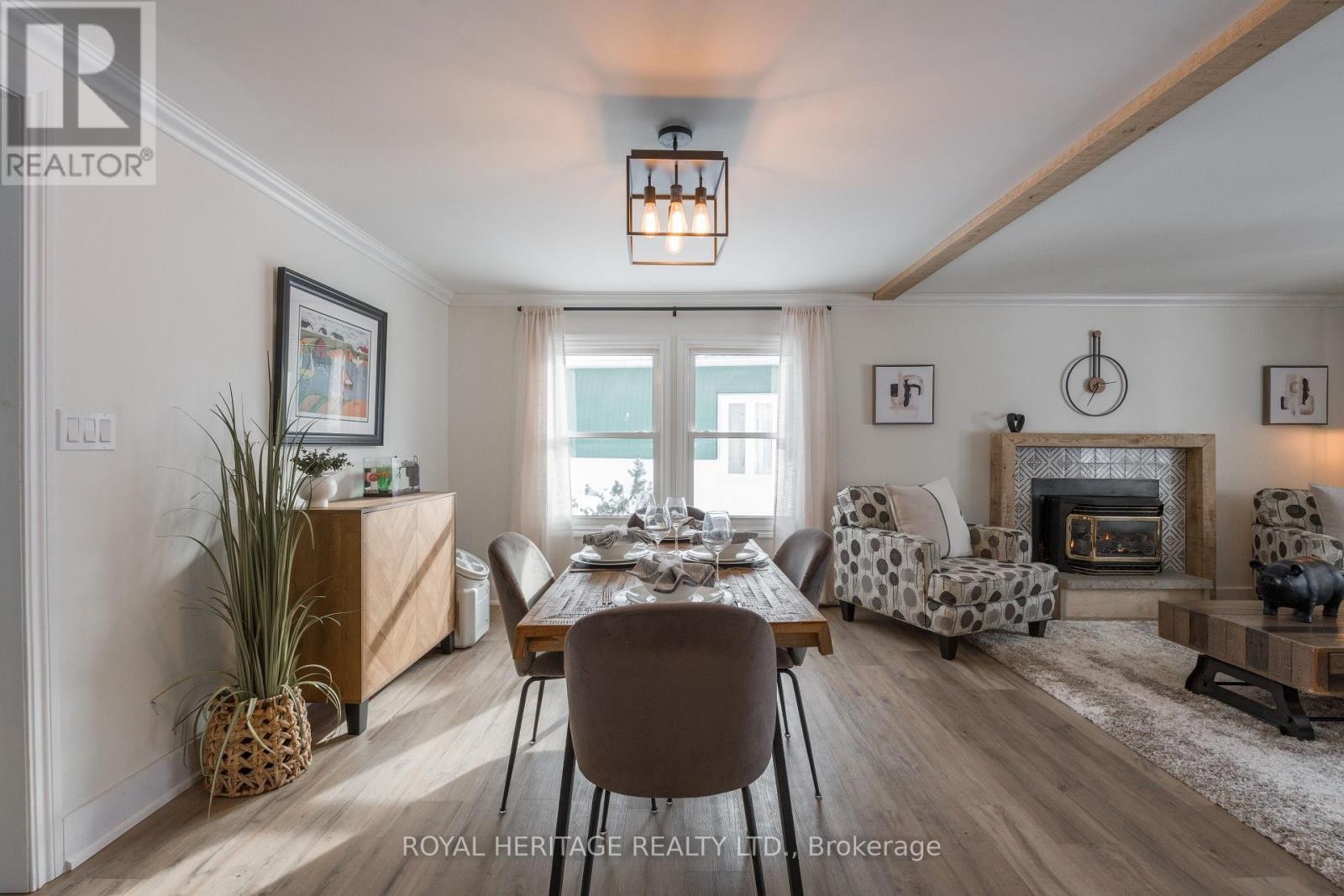 












104 LINDEN LANE

,
Innisfil,




Ontario
L9S1N4

