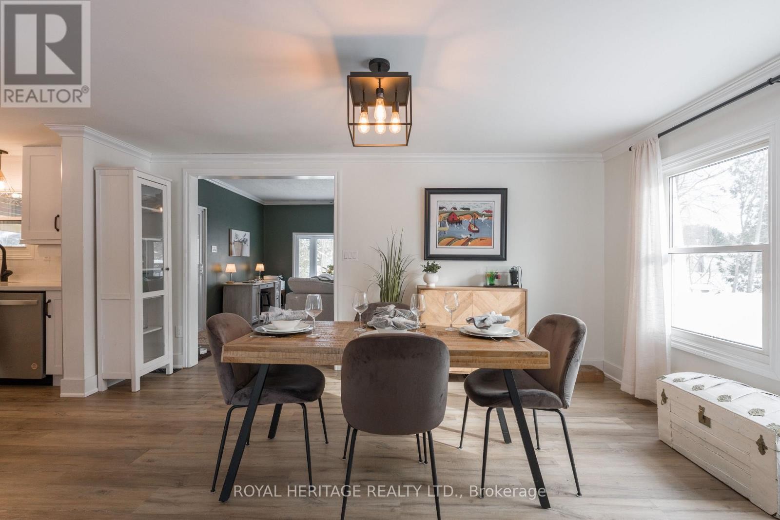 












104 LINDEN LANE

,
Innisfil,




Ontario
L9S1N4

