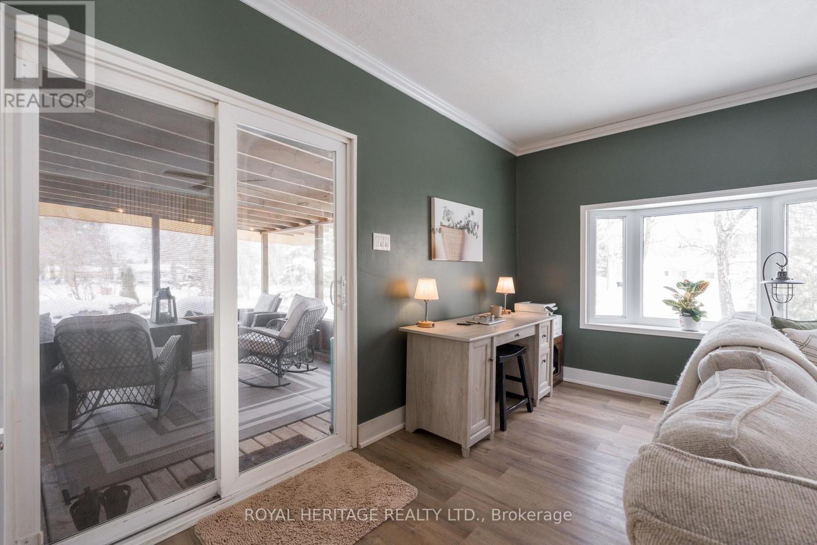 












104 LINDEN LANE

,
Innisfil,




Ontario
L9S1N4

