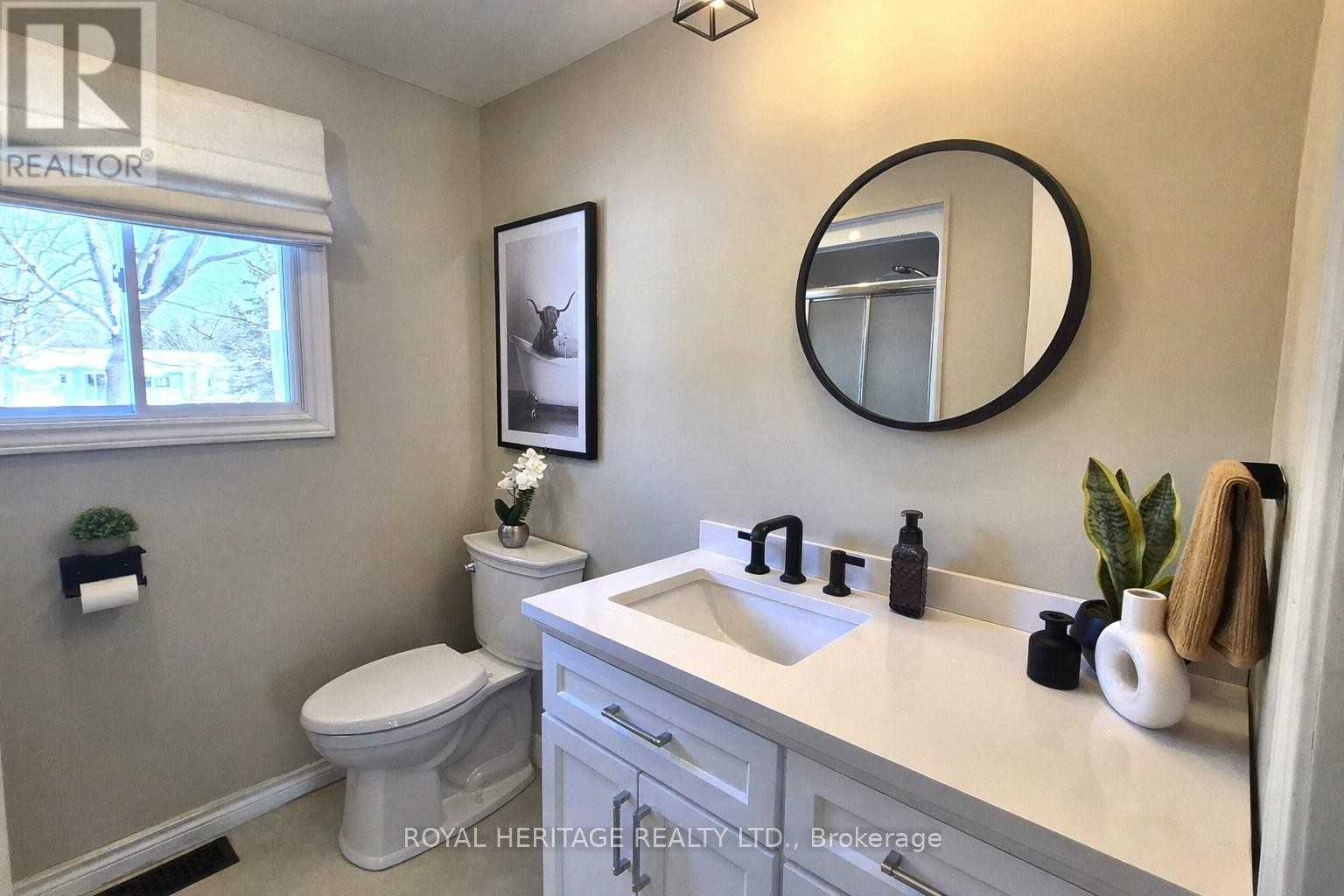 












104 LINDEN LANE

,
Innisfil,




Ontario
L9S1N4

