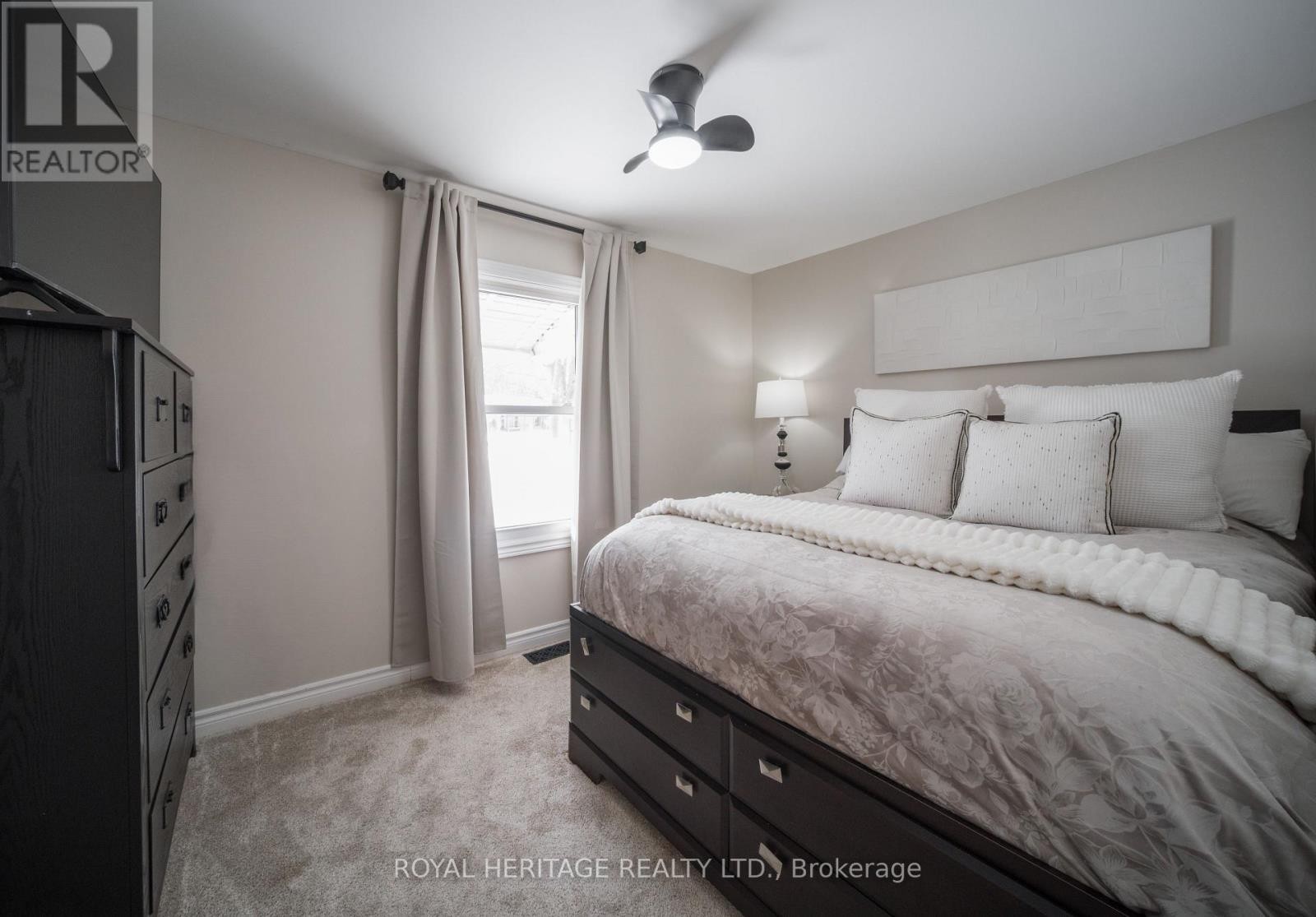 












104 LINDEN LANE

,
Innisfil,




Ontario
L9S1N4

