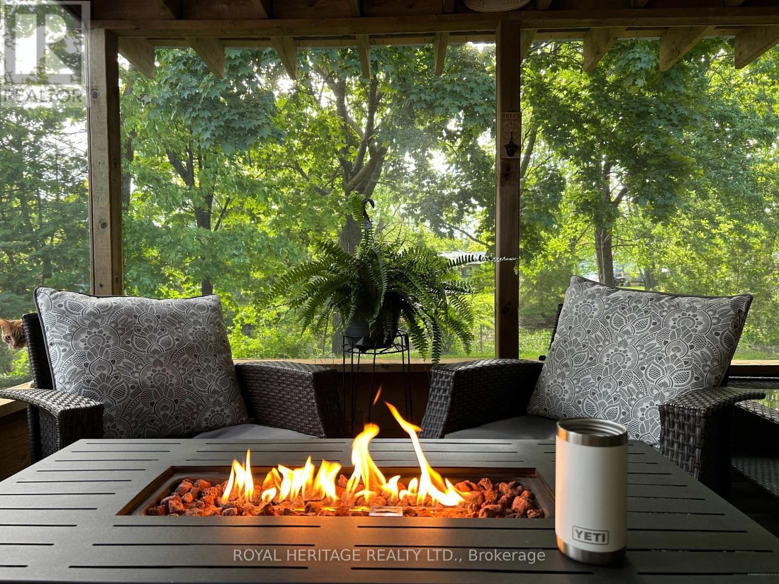 












104 LINDEN LANE

,
Innisfil,




Ontario
L9S1N4

