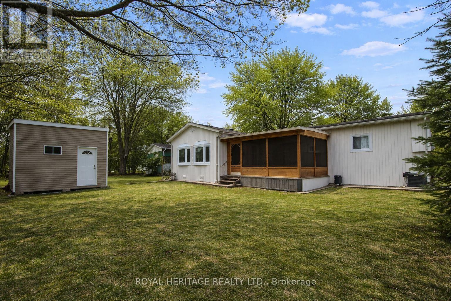 












104 LINDEN LANE

,
Innisfil,




Ontario
L9S1N4

