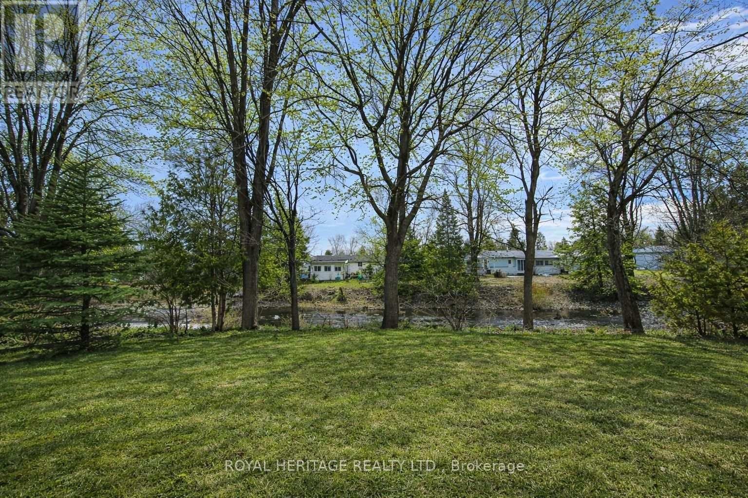 












104 LINDEN LANE

,
Innisfil,




Ontario
L9S1N4

