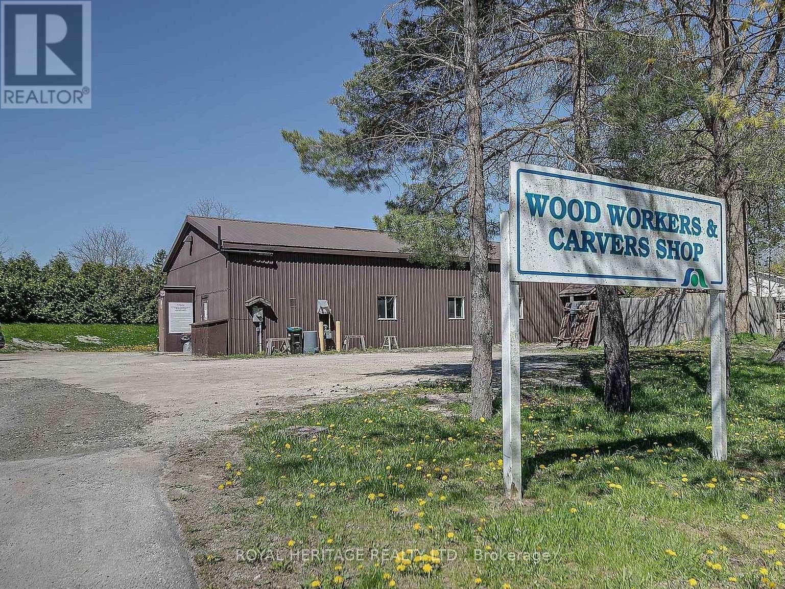 












104 LINDEN LANE

,
Innisfil,




Ontario
L9S1N4

