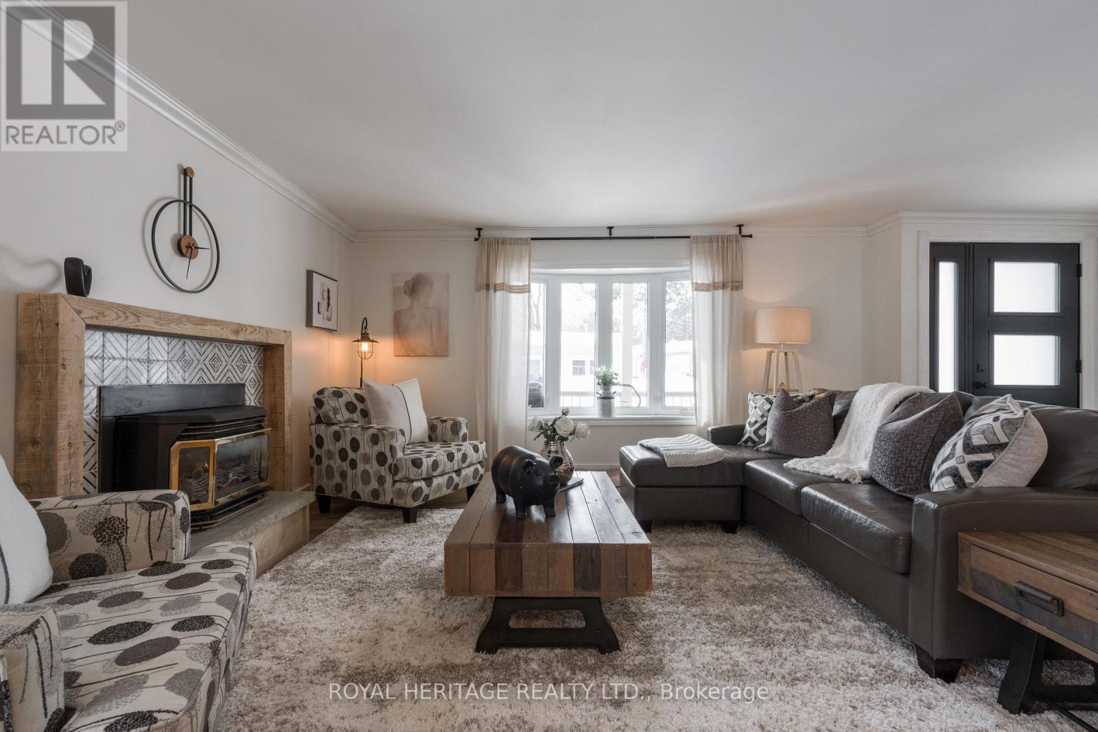 












104 LINDEN LANE

,
Innisfil,




Ontario
L9S1N4

