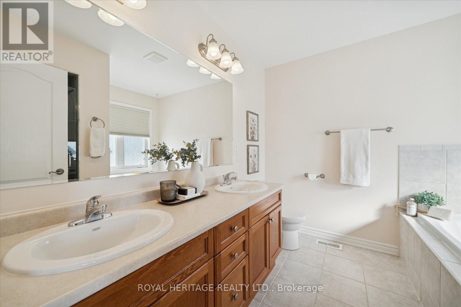 












155 MILTROSE CRESCENT

,
Whitchurch-Stouffville (Stouffville),




Ontario
L4A0R3

