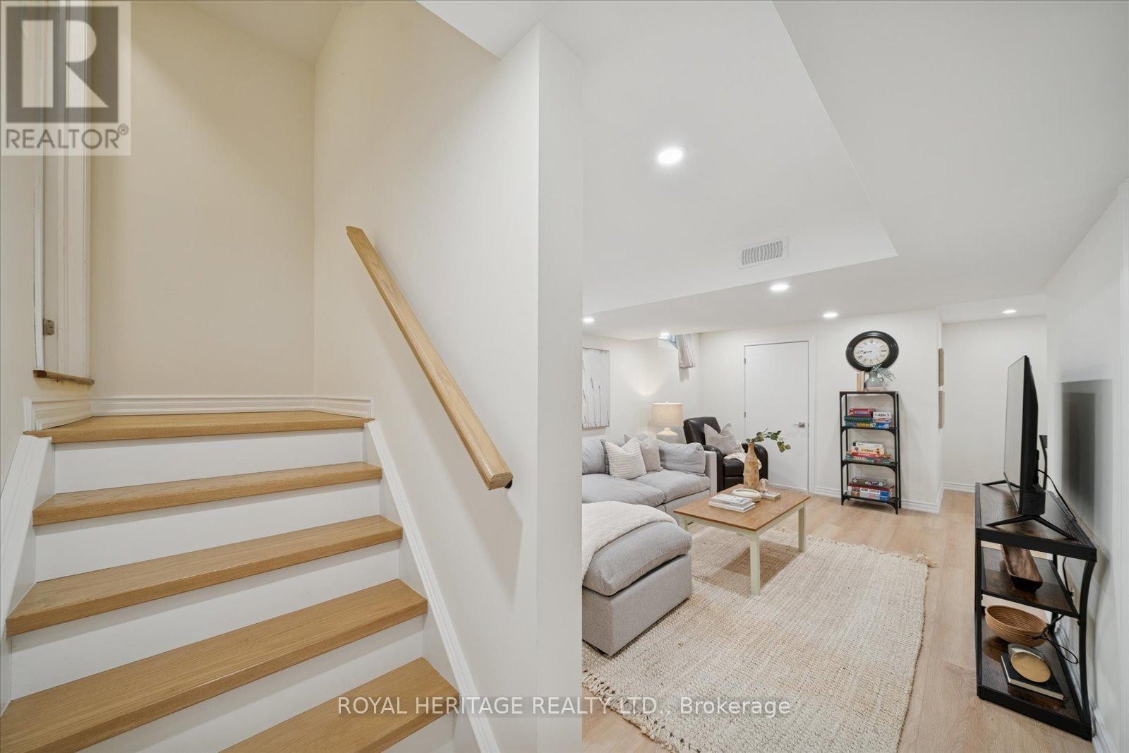 












155 MILTROSE CRESCENT

,
Whitchurch-Stouffville (Stouffville),




Ontario
L4A0R3

