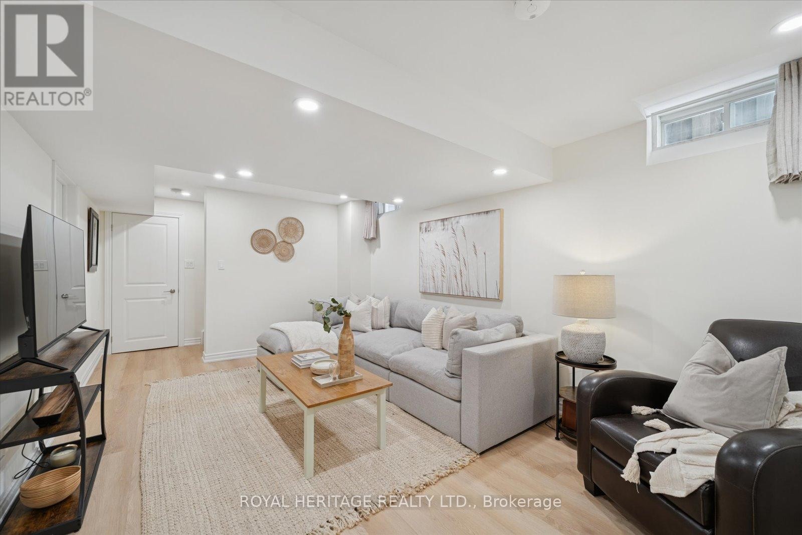 












155 MILTROSE CRESCENT

,
Whitchurch-Stouffville (Stouffville),




Ontario
L4A0R3

