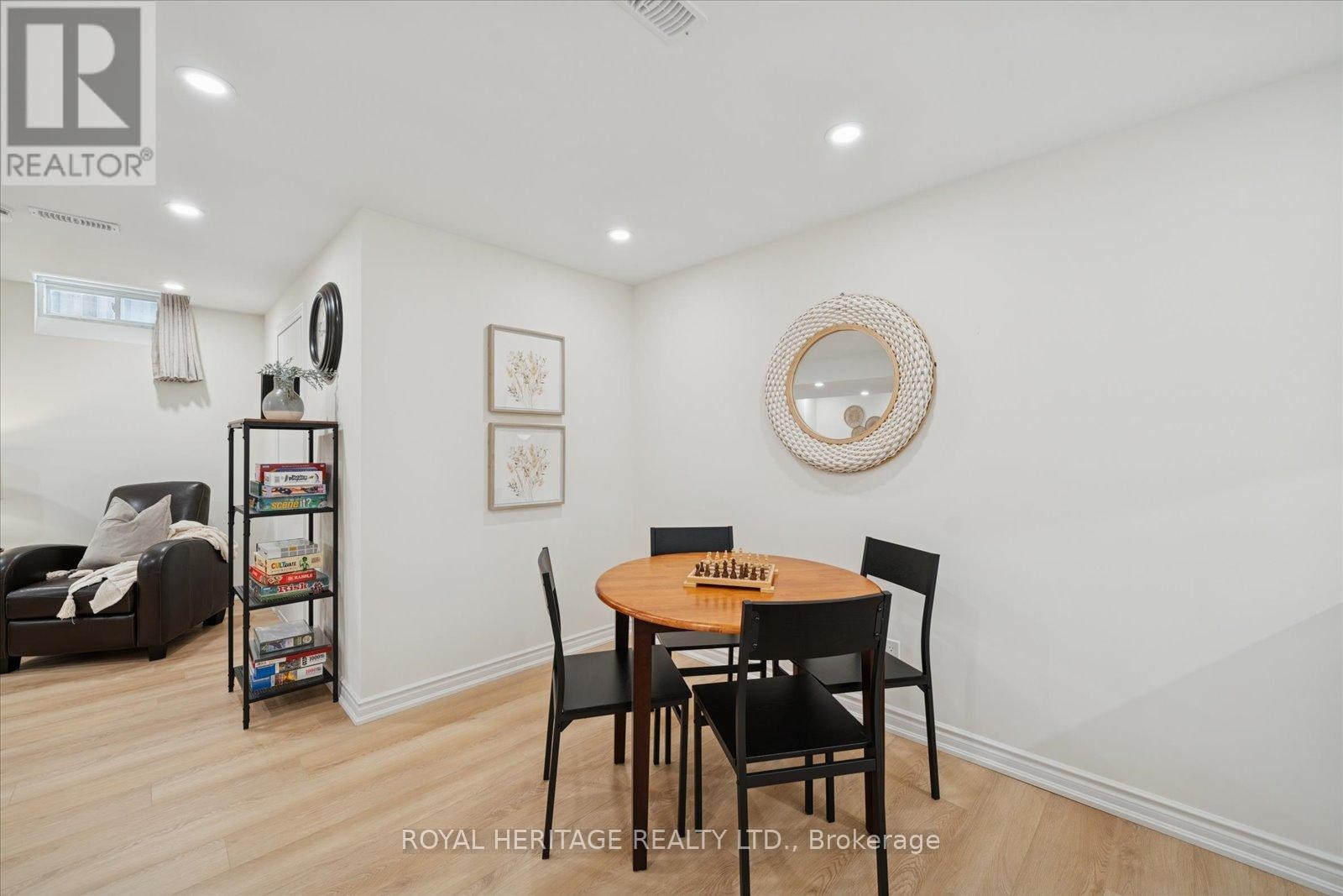 












155 MILTROSE CRESCENT

,
Whitchurch-Stouffville (Stouffville),




Ontario
L4A0R3

