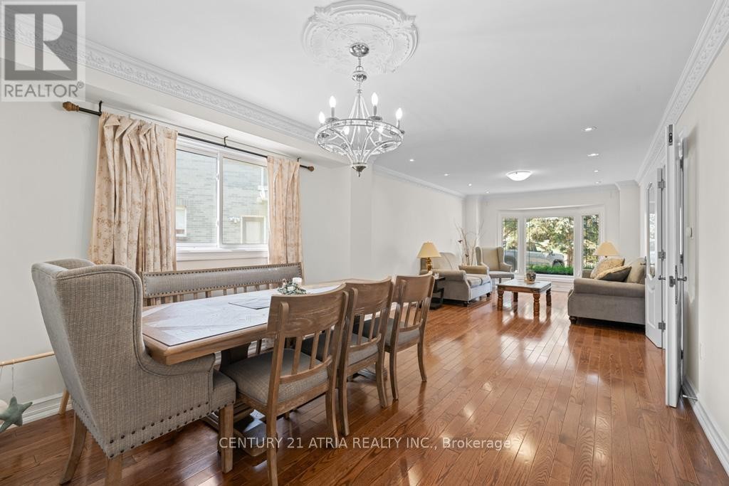 












33 AUTUMN WAY

,
Aurora (Aurora Heights),




Ontario
L4G4P2

