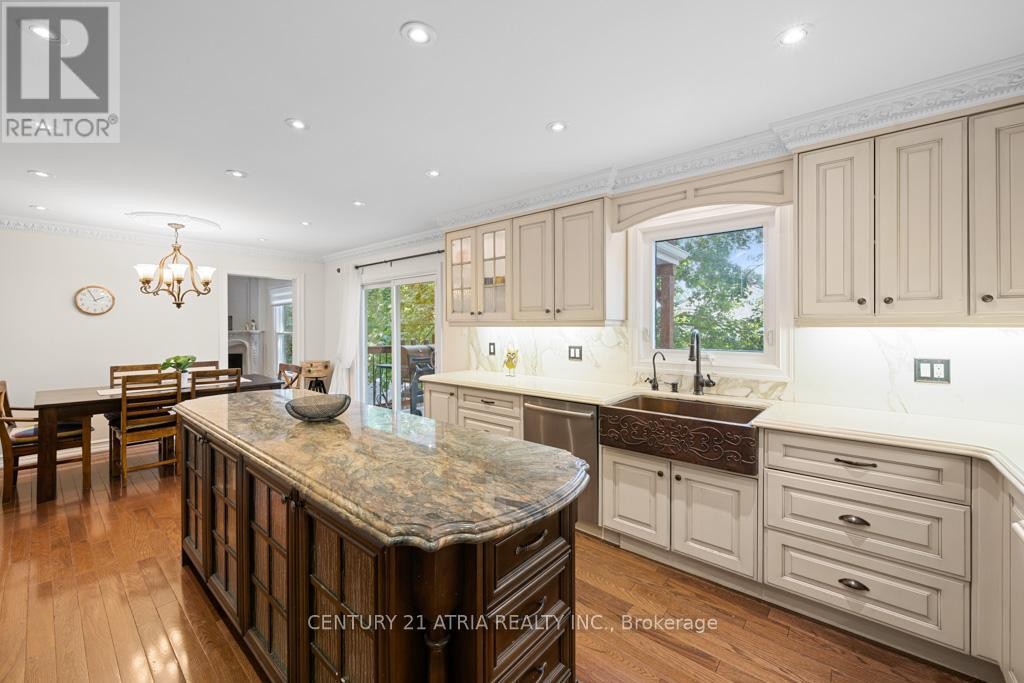 












33 AUTUMN WAY

,
Aurora (Aurora Heights),




Ontario
L4G4P2

