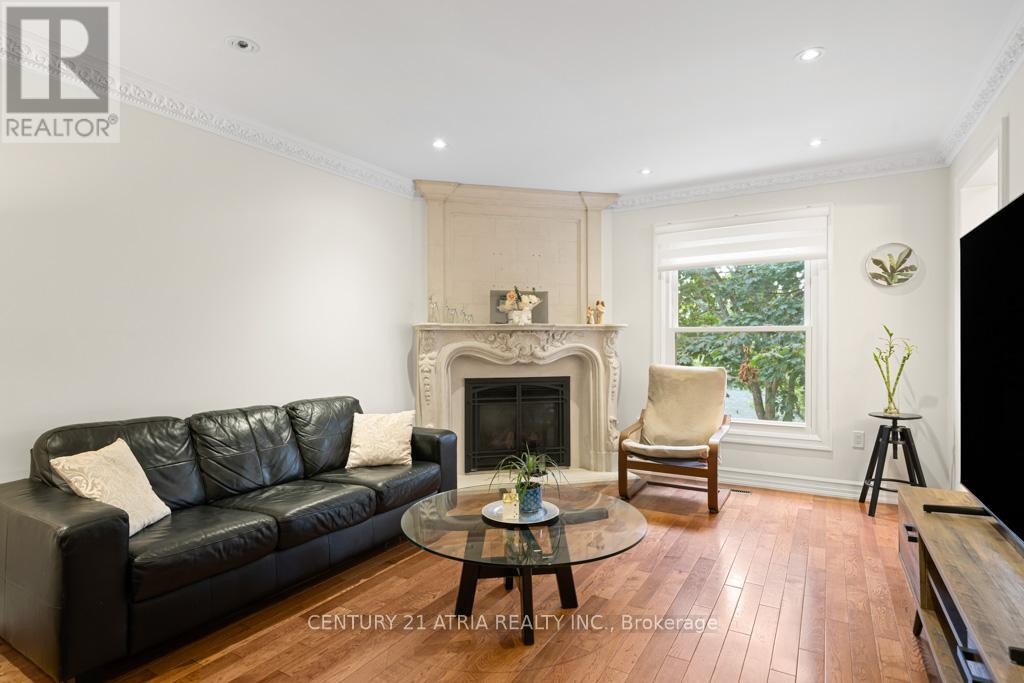 












33 AUTUMN WAY

,
Aurora (Aurora Heights),




Ontario
L4G4P2

