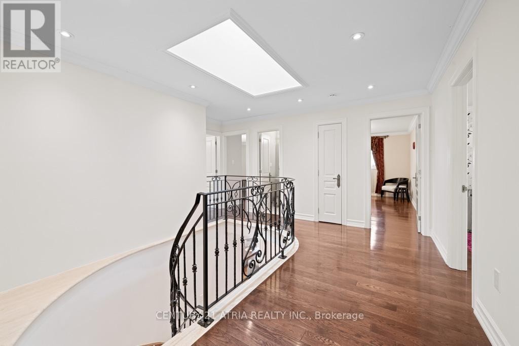 












33 AUTUMN WAY

,
Aurora (Aurora Heights),




Ontario
L4G4P2

