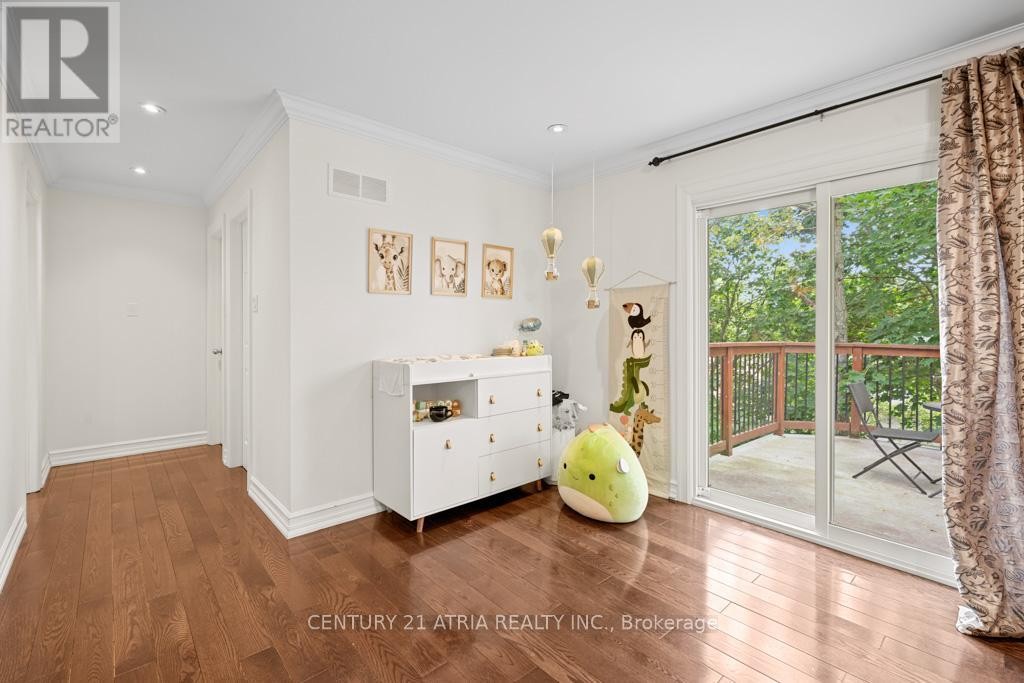 












33 AUTUMN WAY

,
Aurora (Aurora Heights),




Ontario
L4G4P2

