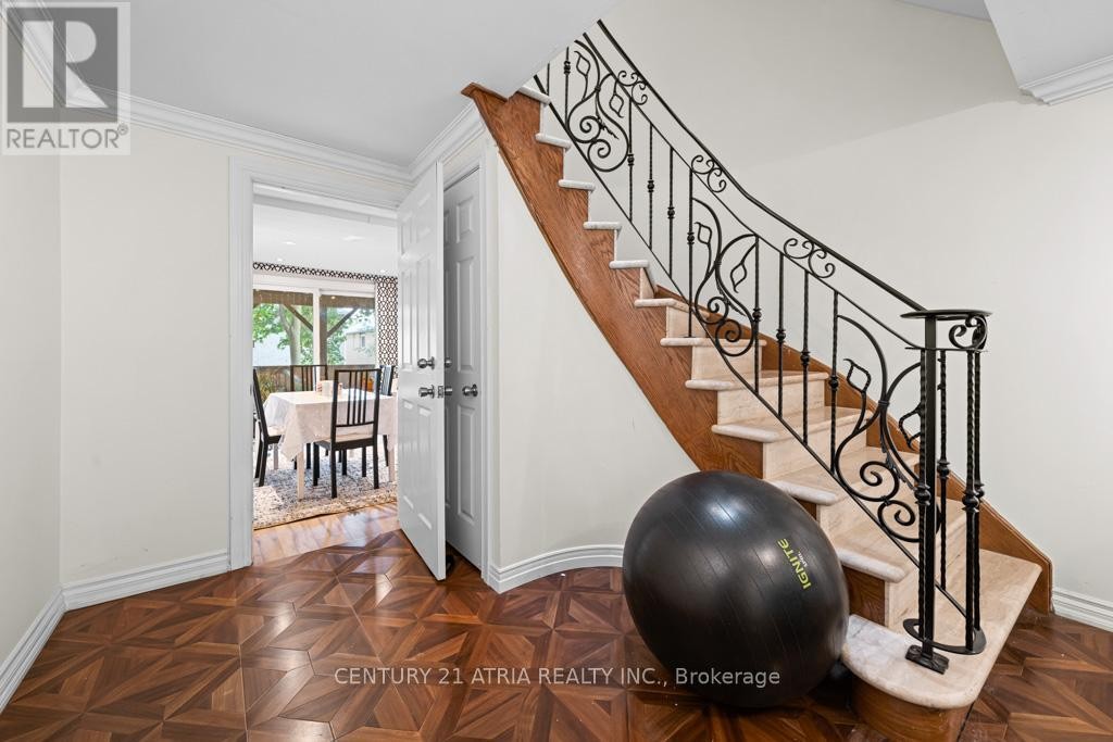 












33 AUTUMN WAY

,
Aurora (Aurora Heights),




Ontario
L4G4P2

